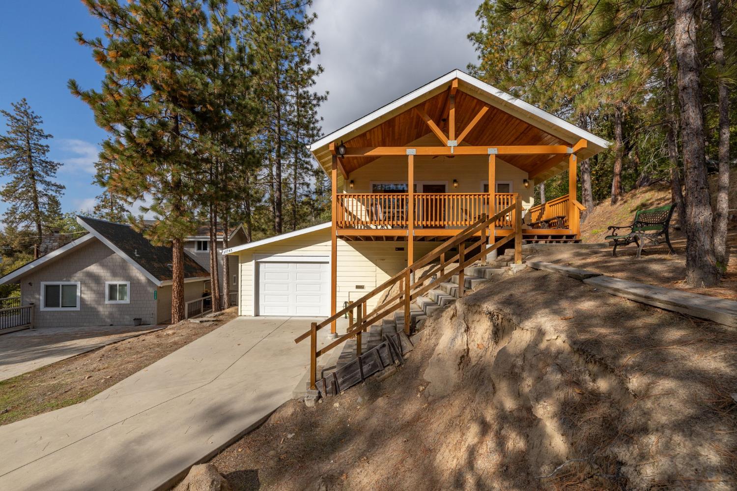 37745 Marina View Dr, Bass Lake, CA 93604