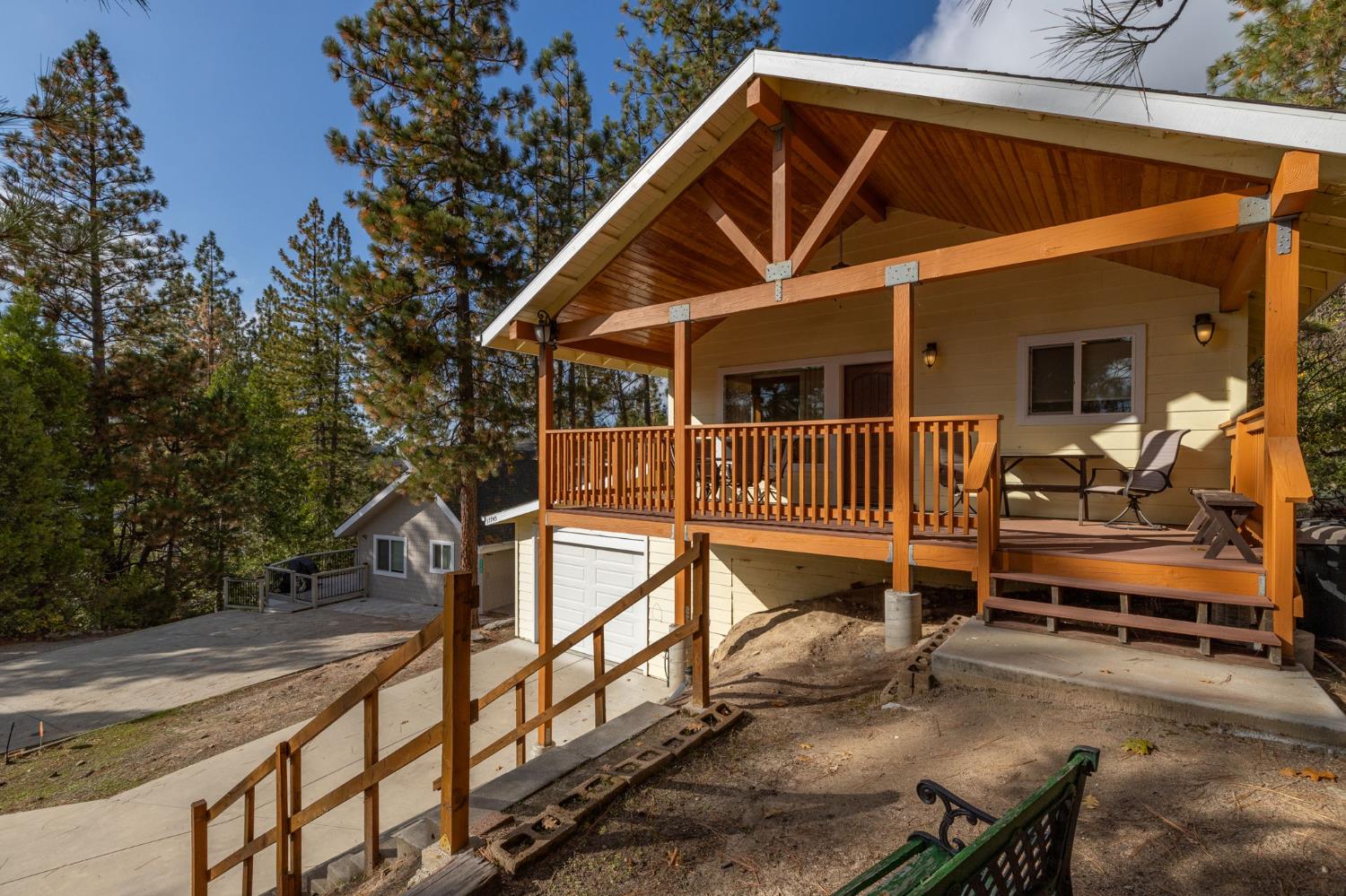 37745 Marina View Dr, Bass Lake, CA 93604