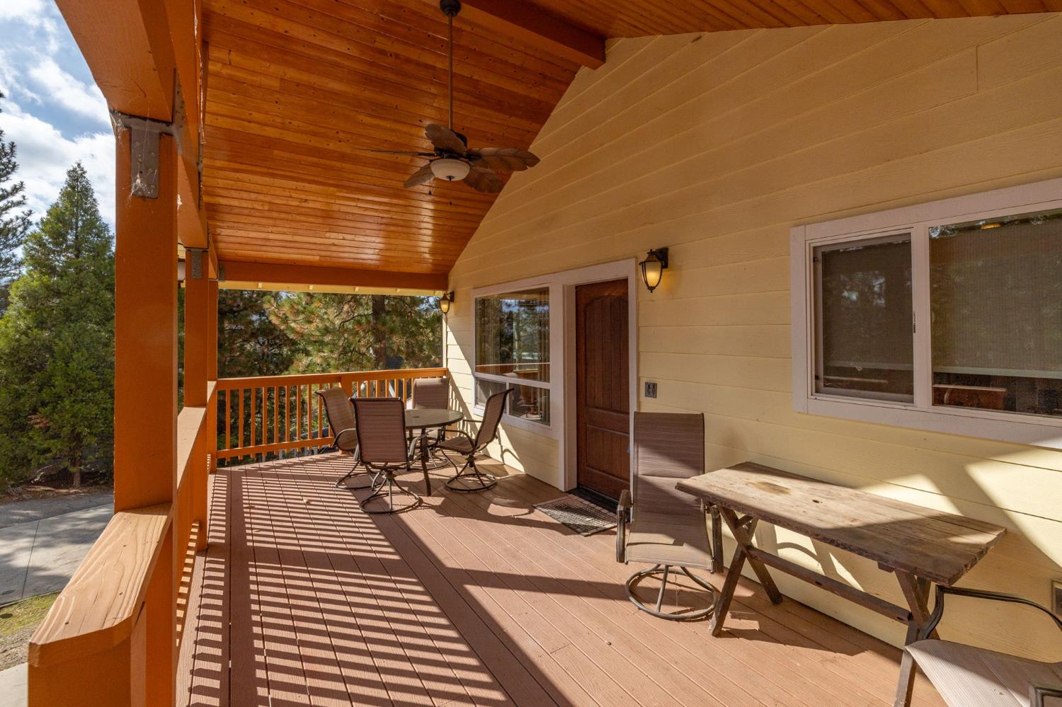 37745 Marina View Dr, Bass Lake, CA 93604