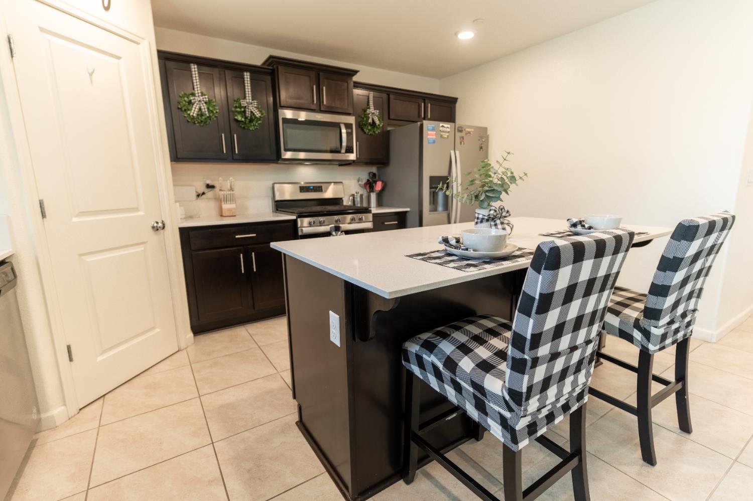 3310 N Church St, Visalia, CA 93291