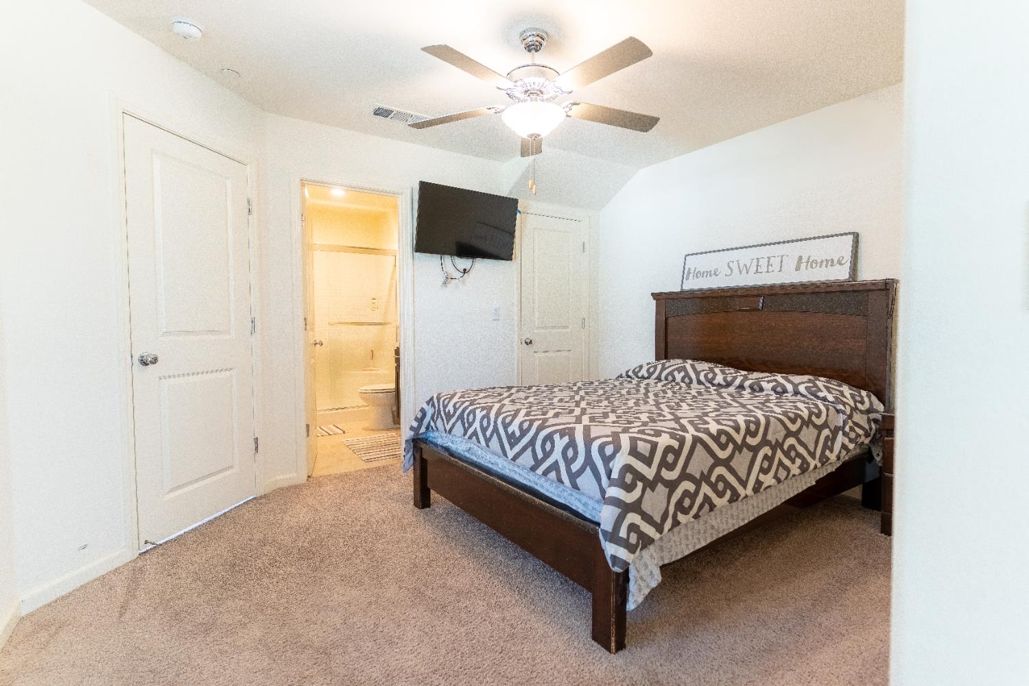 3310 N Church St, Visalia, CA 93291