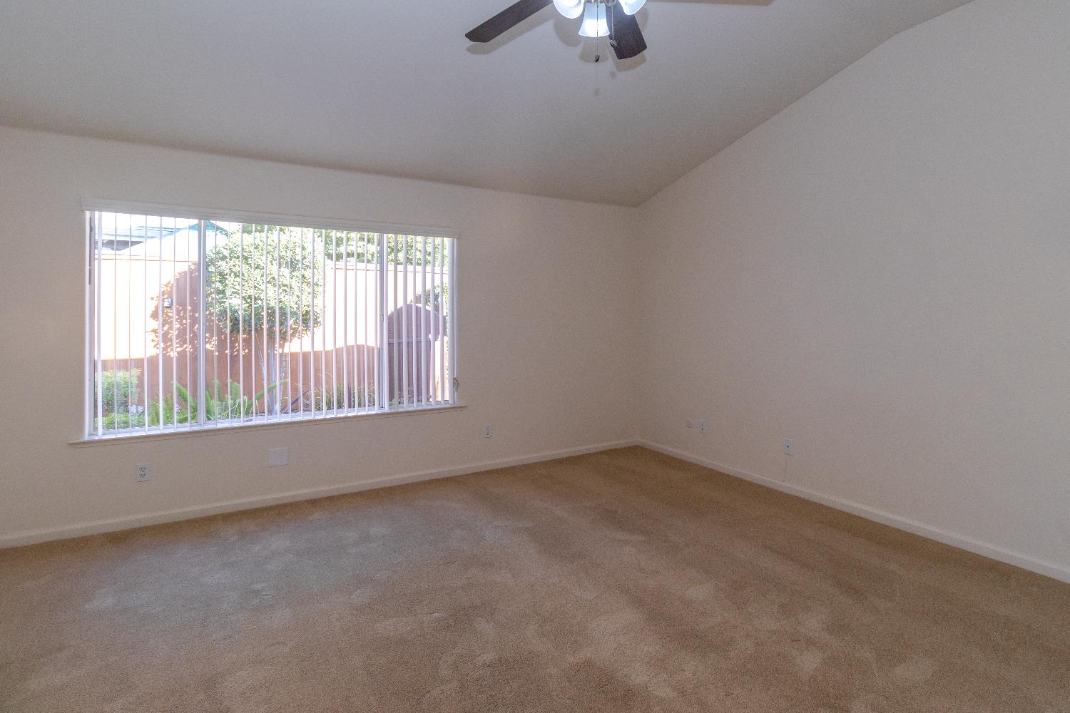 2157 W Rue St Michel, Fresno, CA 93711