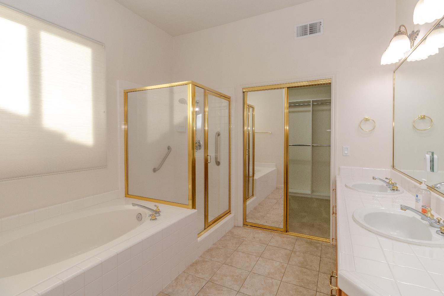 2157 W Rue St Michel, Fresno, CA 93711