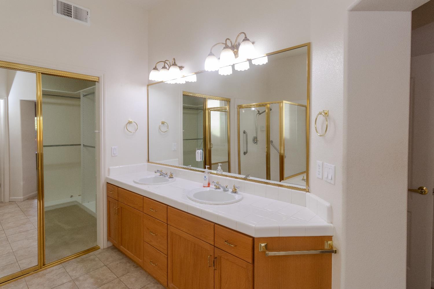 2157 W Rue St Michel, Fresno, CA 93711