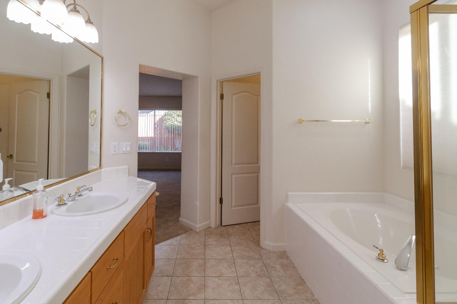 2157 W Rue St Michel, Fresno, CA 93711