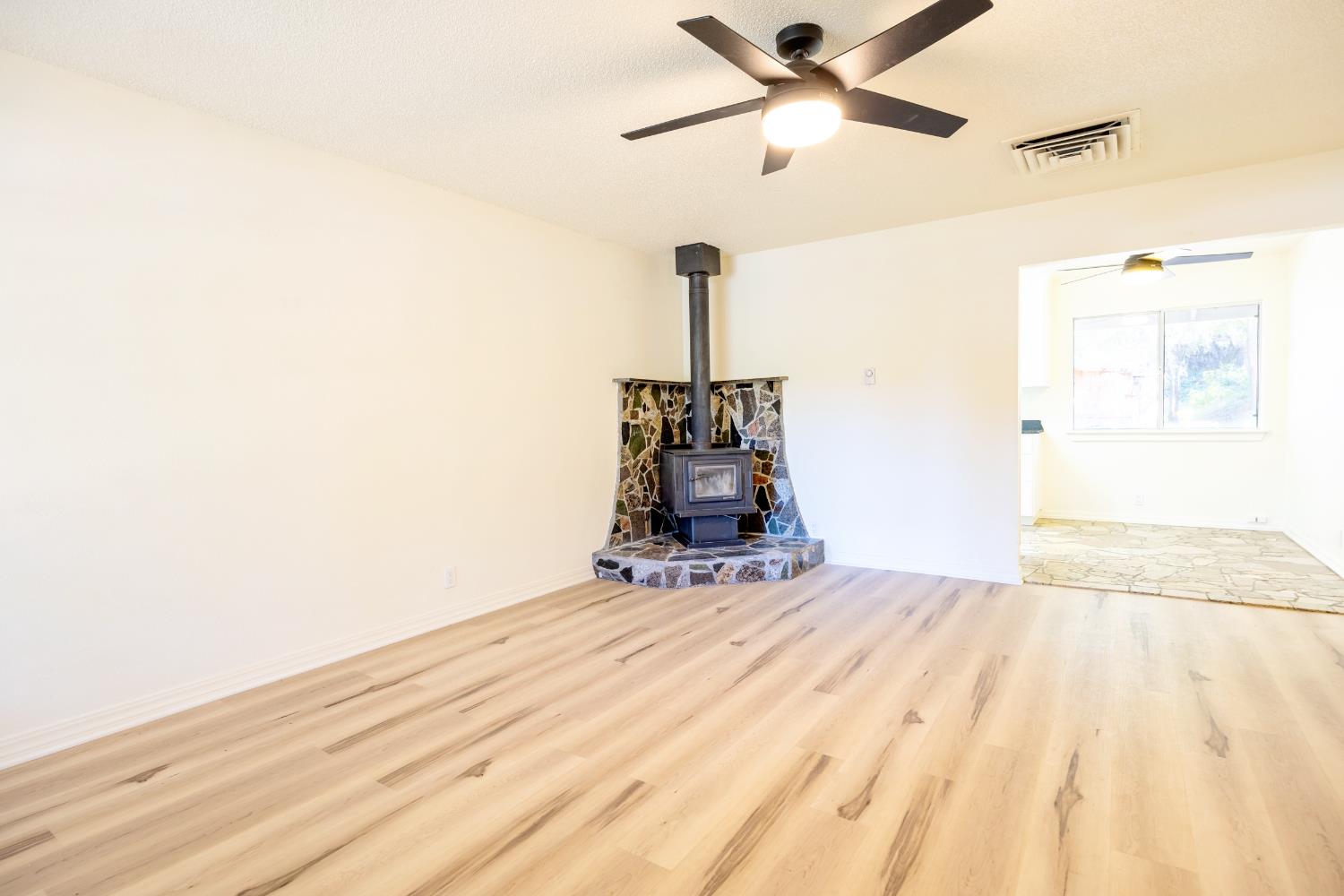 49820 Pierce Ct, Oakhurst, CA 93644