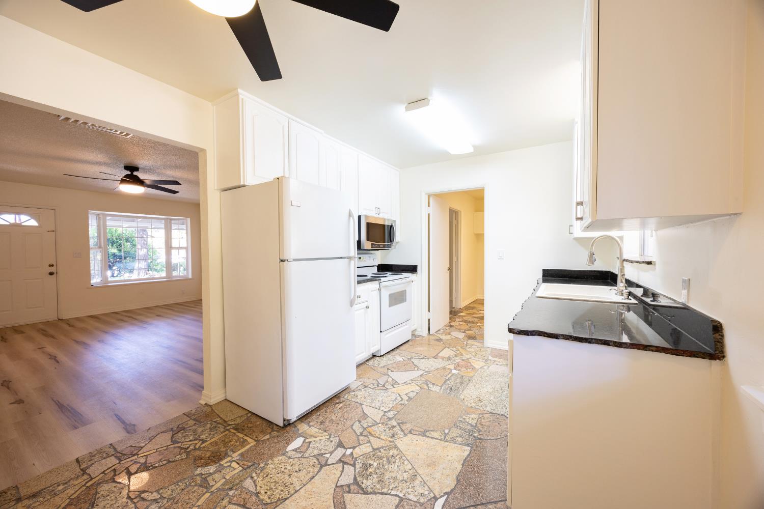 49820 Pierce Ct, Oakhurst, CA 93644