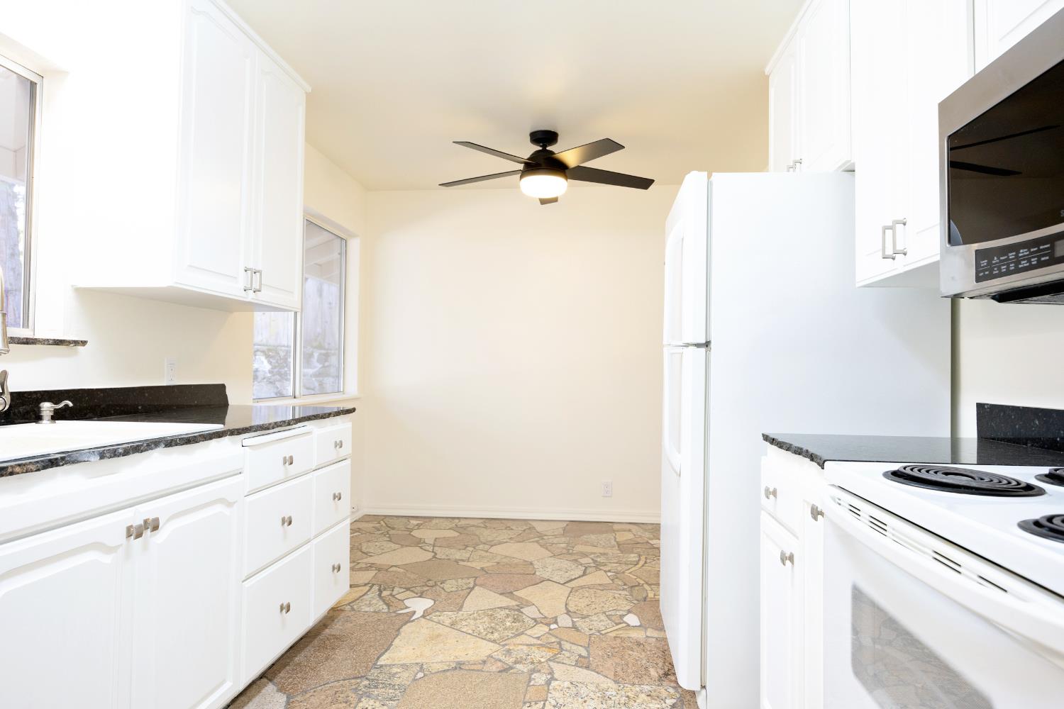 49820 Pierce Ct, Oakhurst, CA 93644