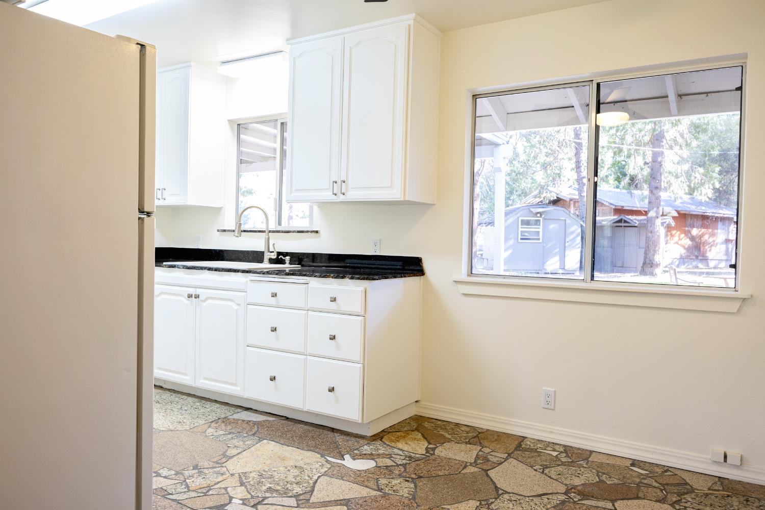 49820 Pierce Ct, Oakhurst, CA 93644