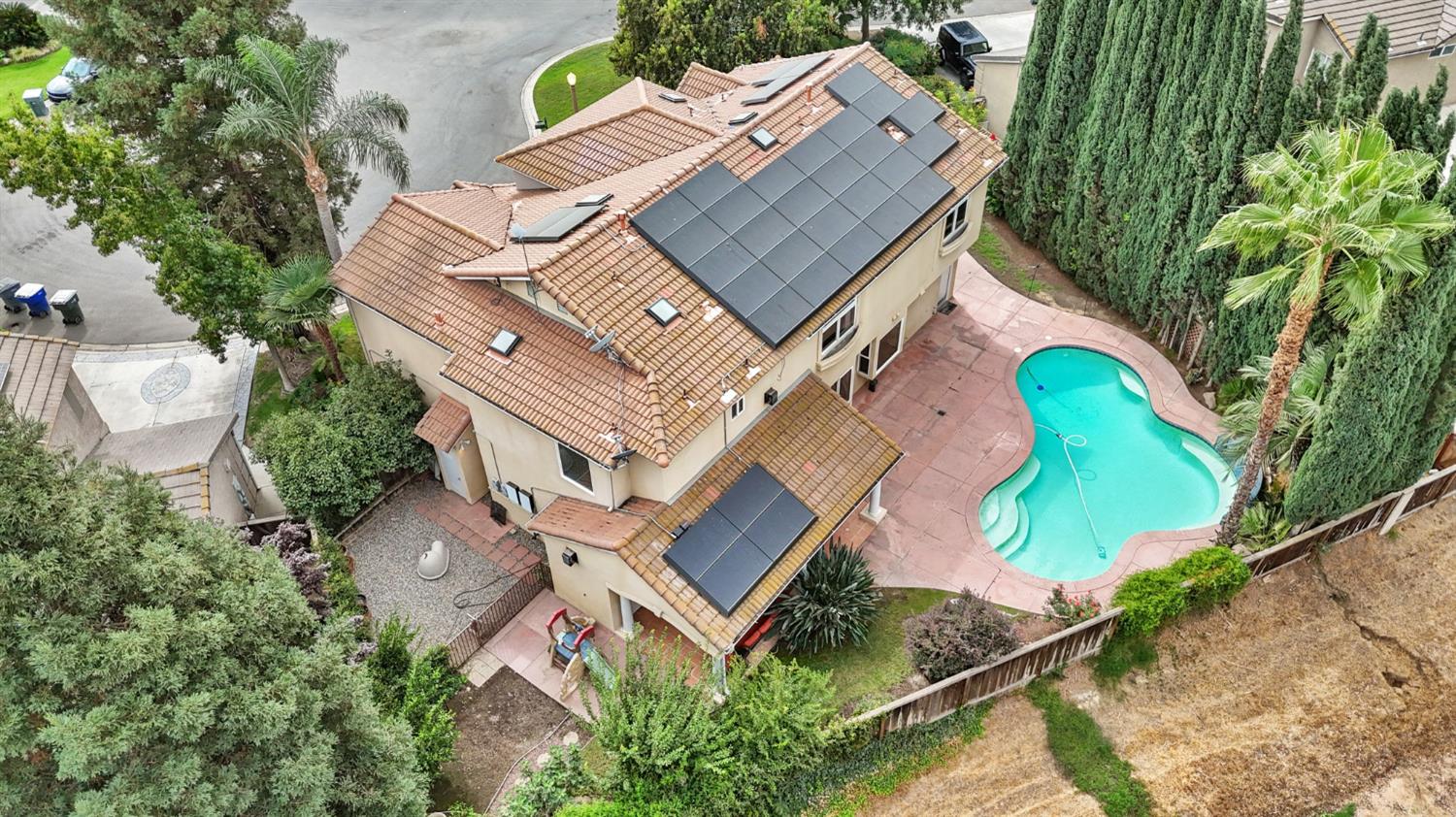 2550 E Jenny, Fresno, CA 93720