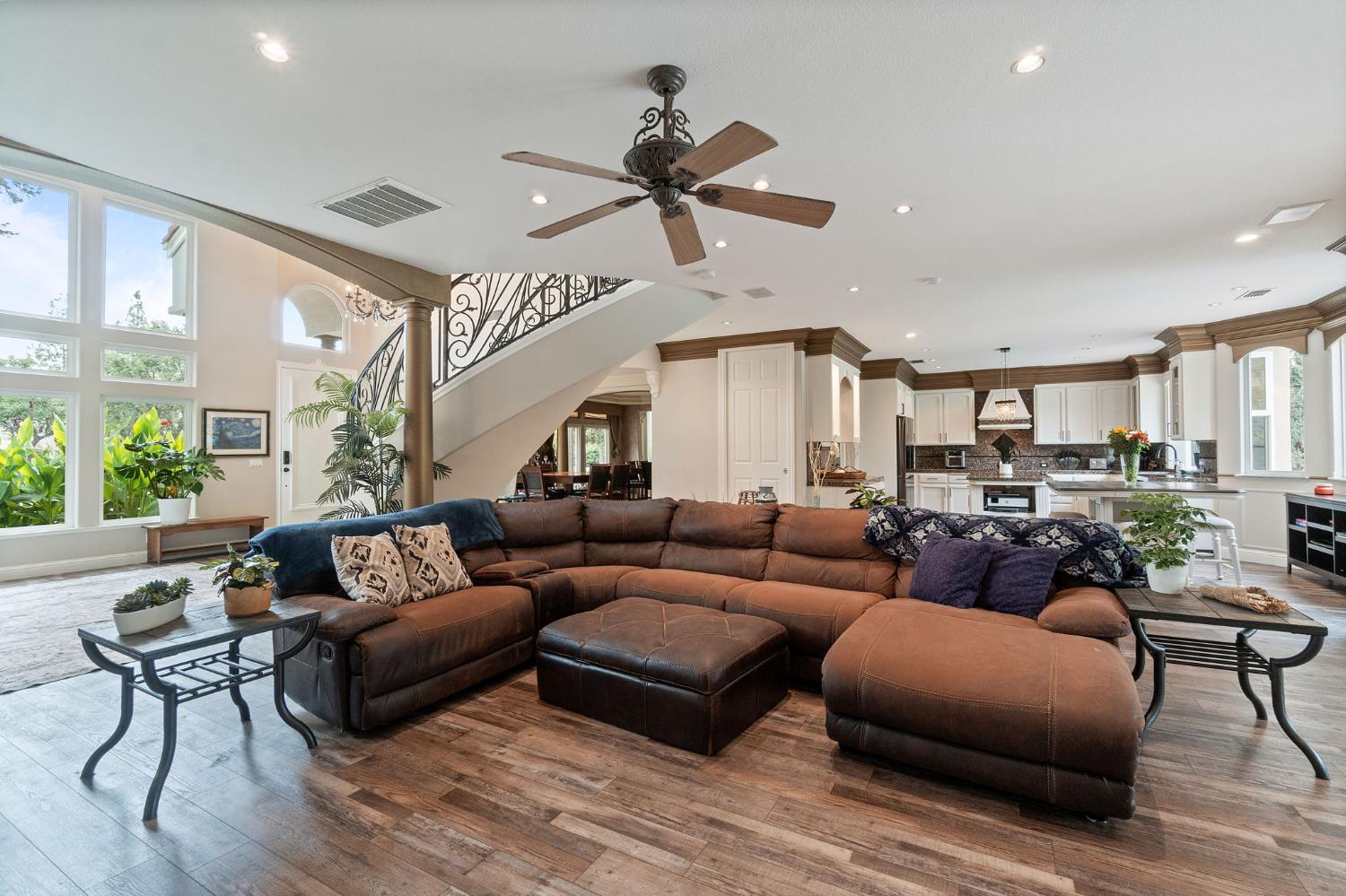 2550 E Jenny, Fresno, CA 93720