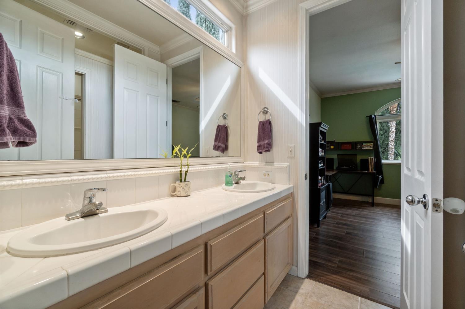 2550 E Jenny, Fresno, CA 93720