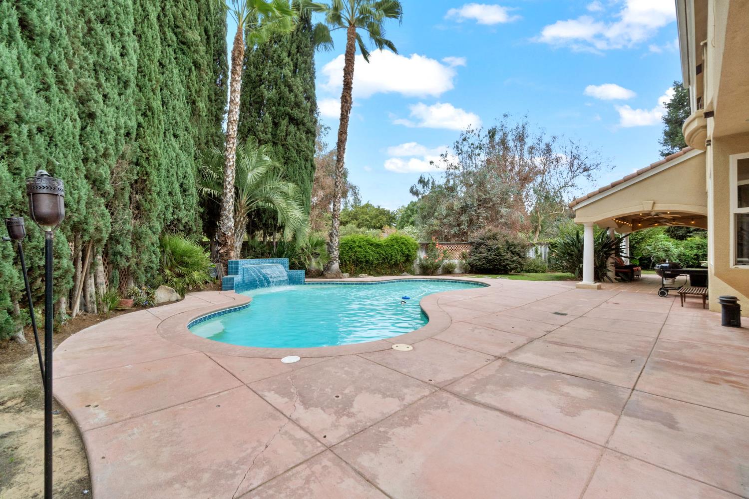 2550 E Jenny, Fresno, CA 93720