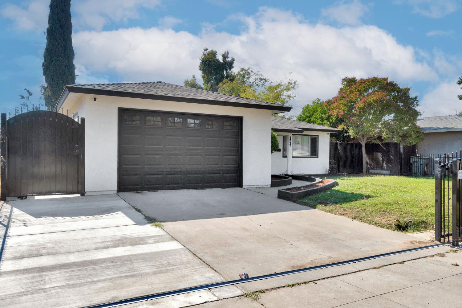 3097 W Santa Ana Ave, Fresno, CA 93722