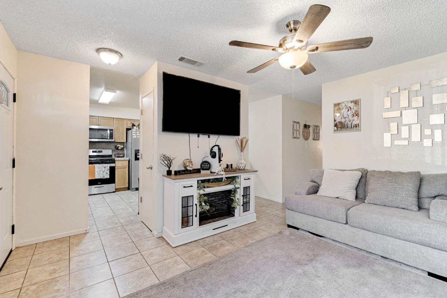 3097 W Santa Ana Ave, Fresno, CA 93722