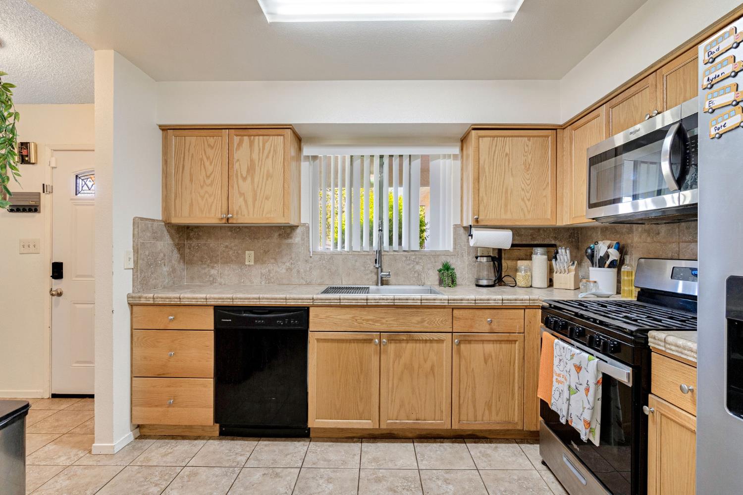 3097 W Santa Ana Ave, Fresno, CA 93722