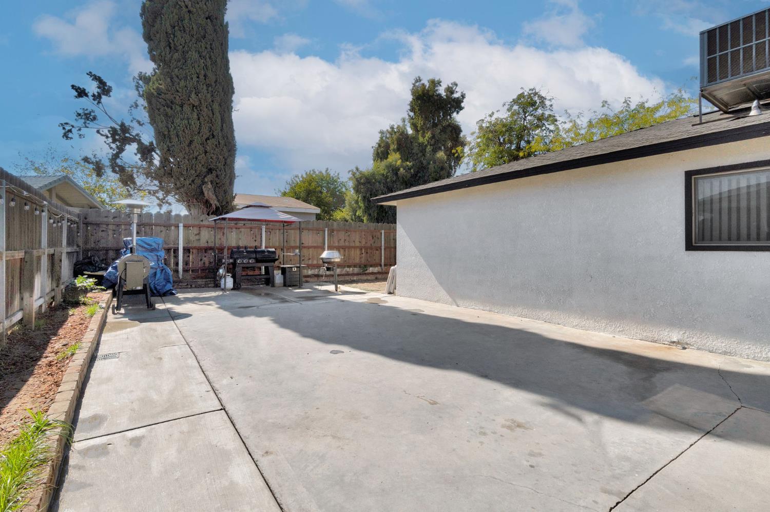 3097 W Santa Ana Ave, Fresno, CA 93722