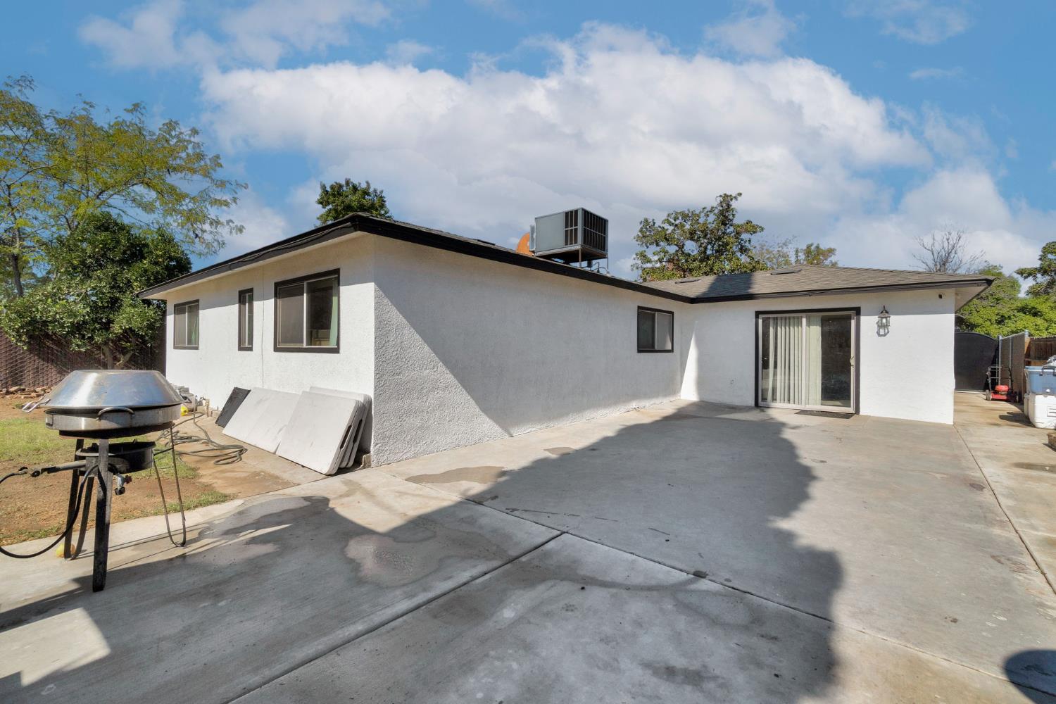3097 W Santa Ana Ave, Fresno, CA 93722