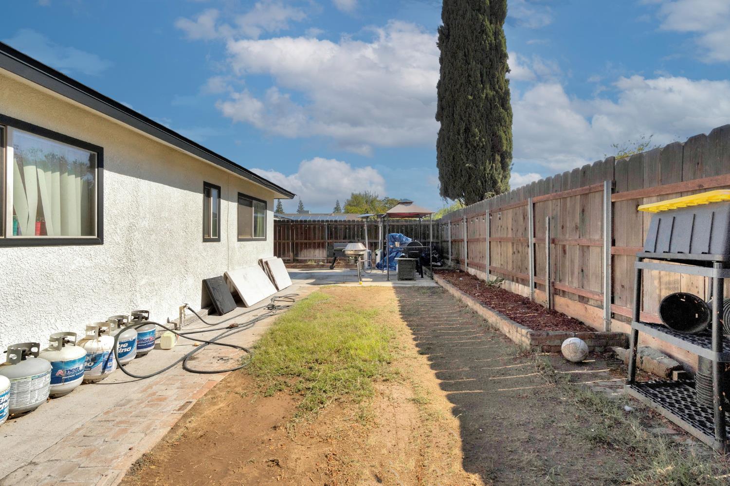 3097 W Santa Ana Ave, Fresno, CA 93722