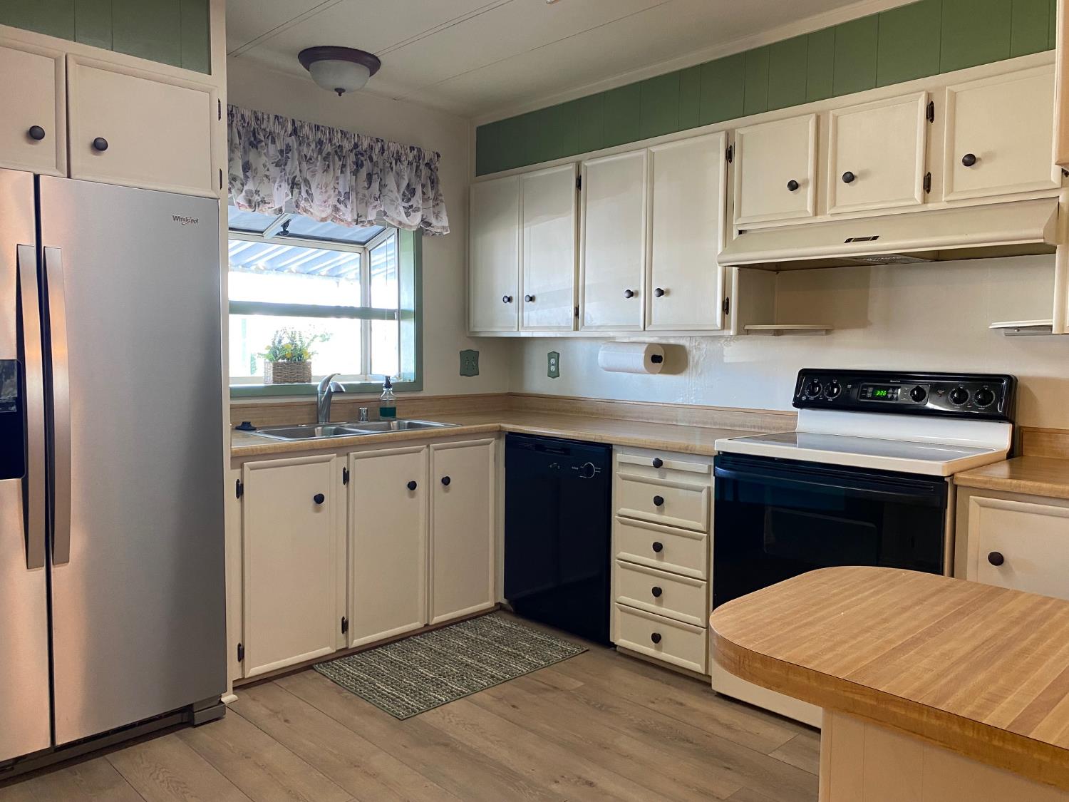 221 W Herndon Ave #107, Pinedale, CA 93650