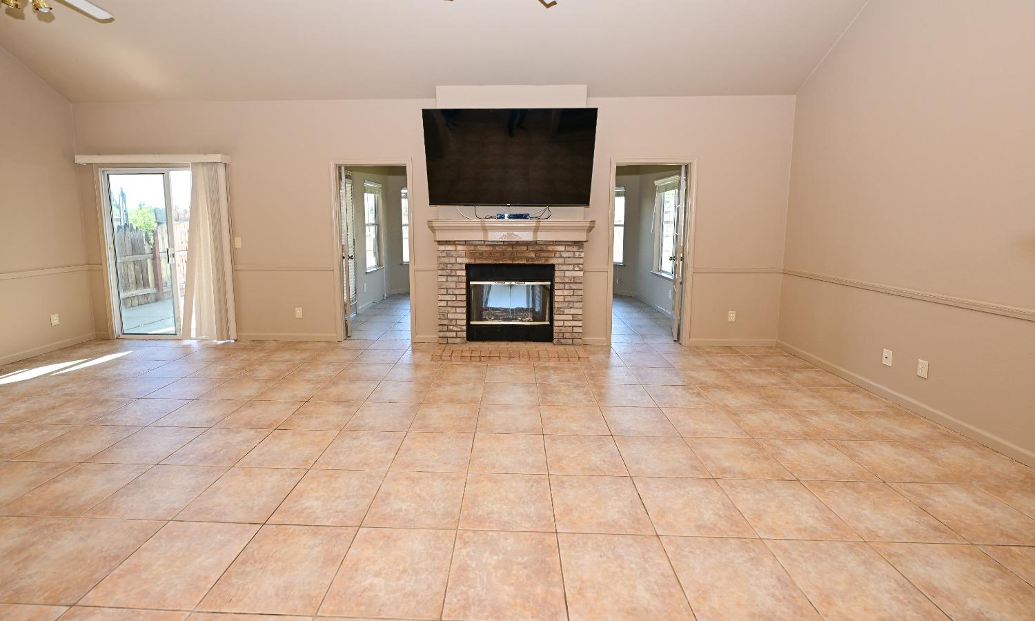 10089 N Baird Ave, Fresno, CA 93730