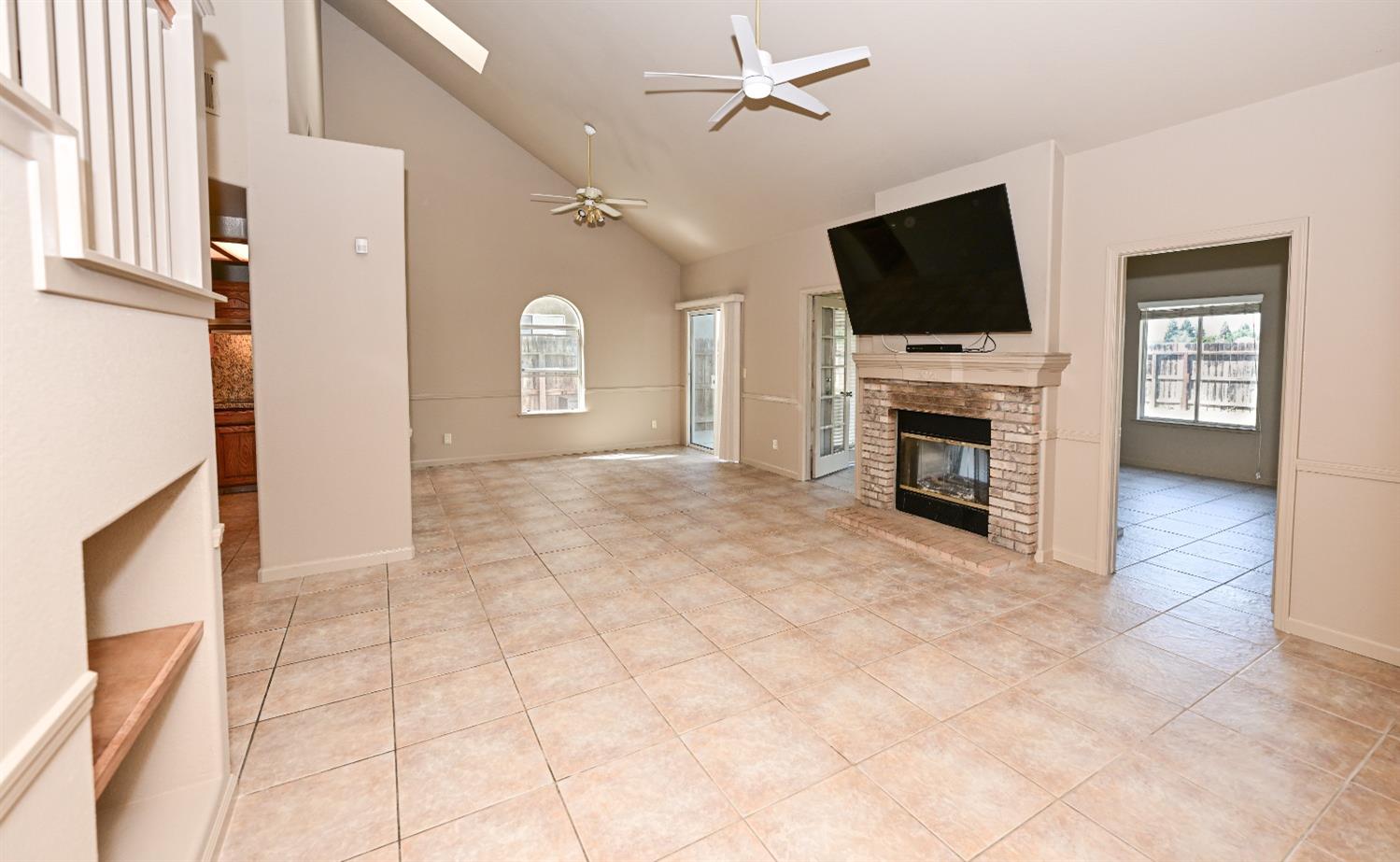 10089 N Baird Ave, Fresno, CA 93730