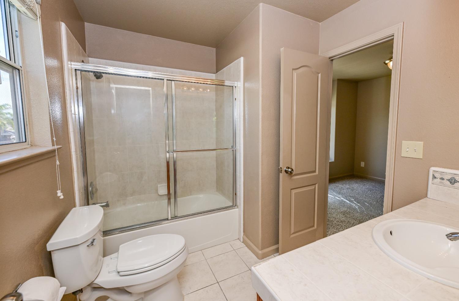 10089 N Baird Ave, Fresno, CA 93730