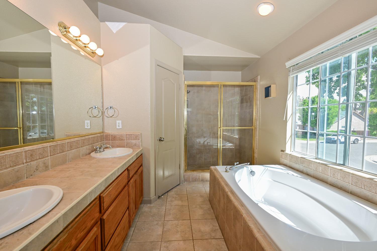 10089 N Baird Ave, Fresno, CA 93730