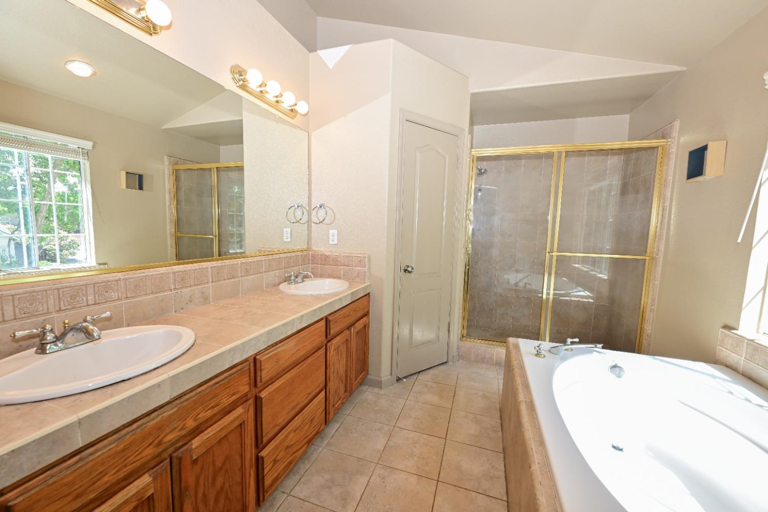 10089 N Baird Ave, Fresno, CA 93730