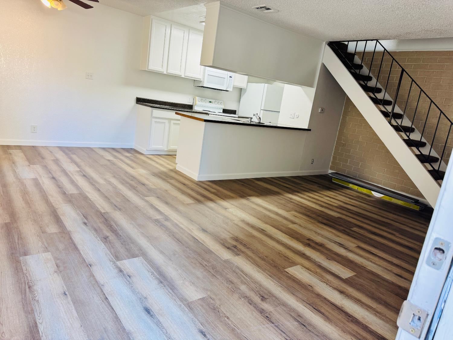 2236 Peach Ave #3, Clovis, CA 93612