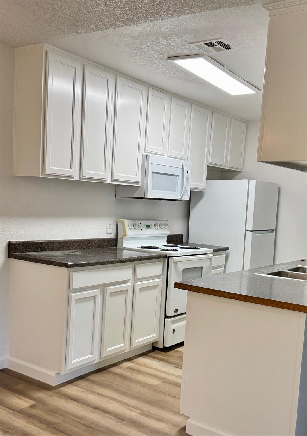 2236 Peach Ave #3, Clovis, CA 93612