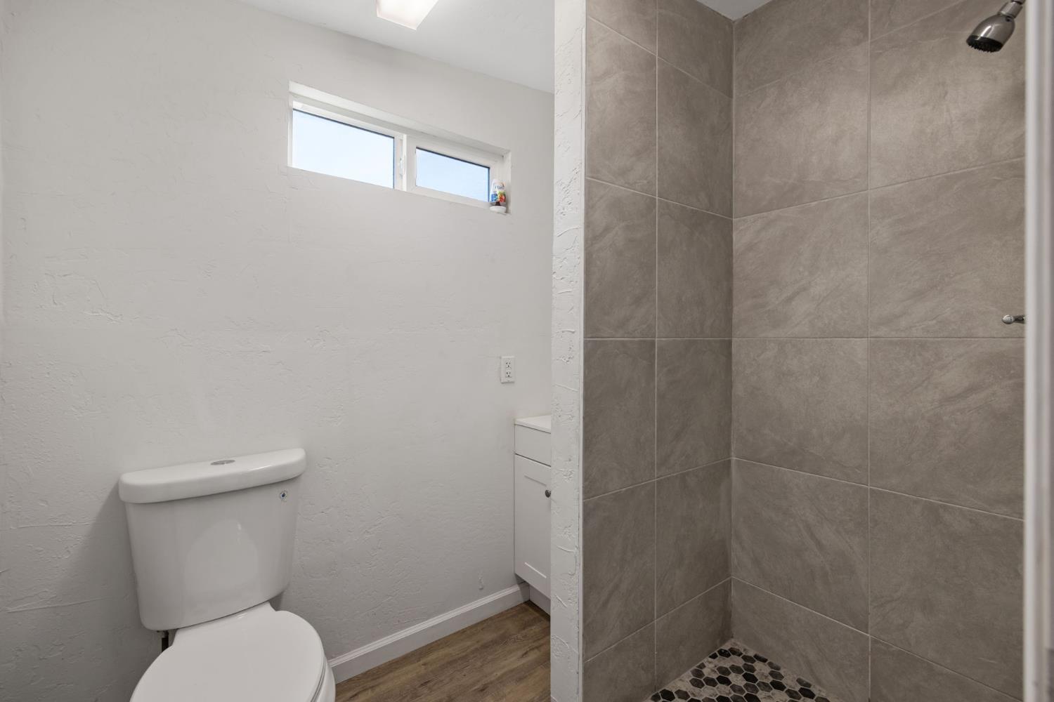 9893 Vista Ave, Hanford, CA 93230