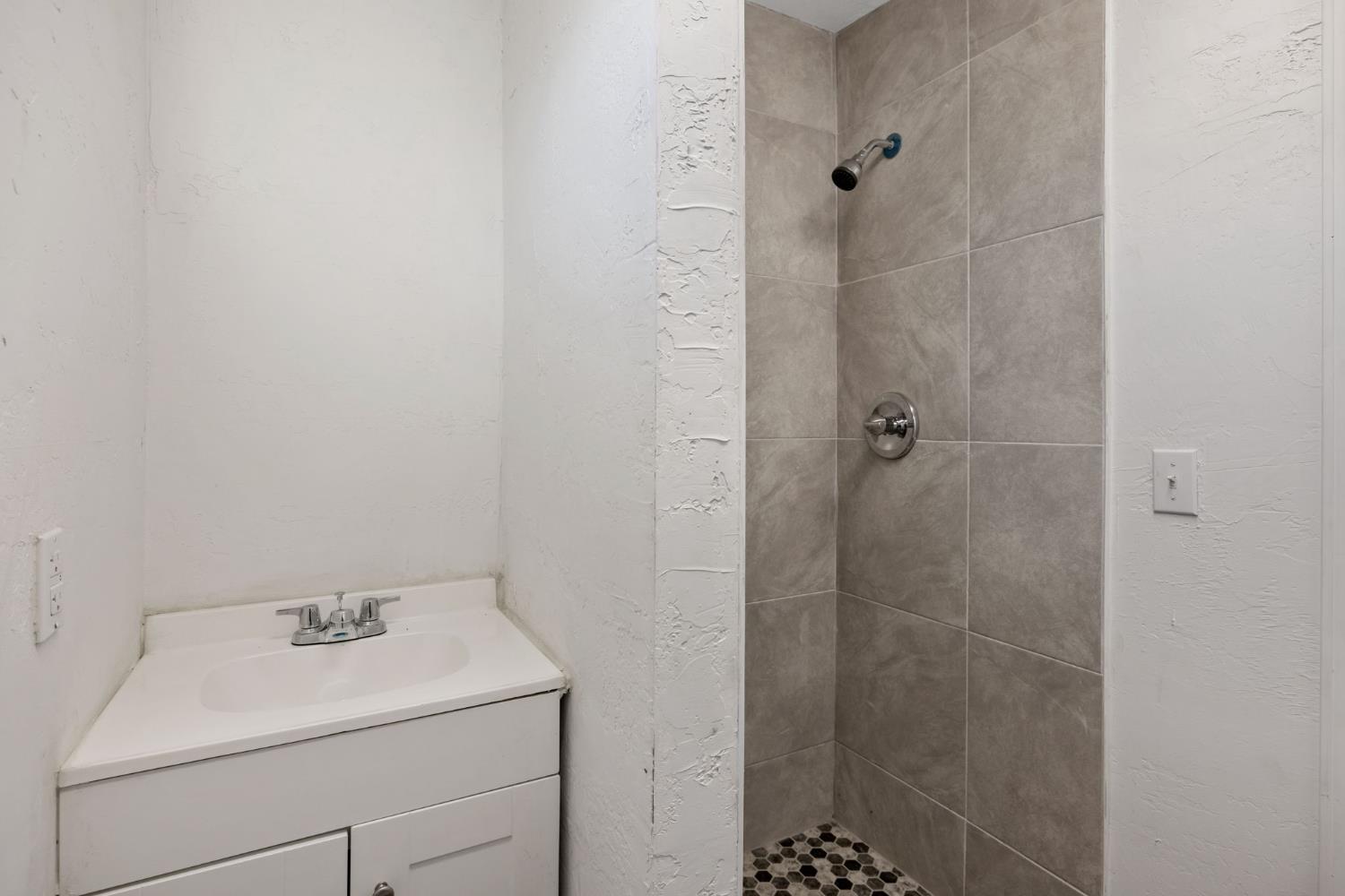 9893 Vista Ave, Hanford, CA 93230