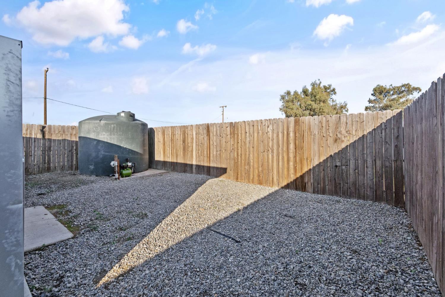 9893 Vista Ave, Hanford, CA 93230