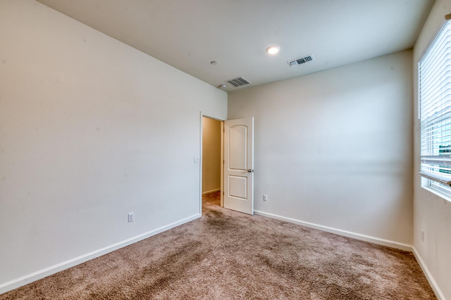 1469 Rinconada Dr, Madera, CA 93637