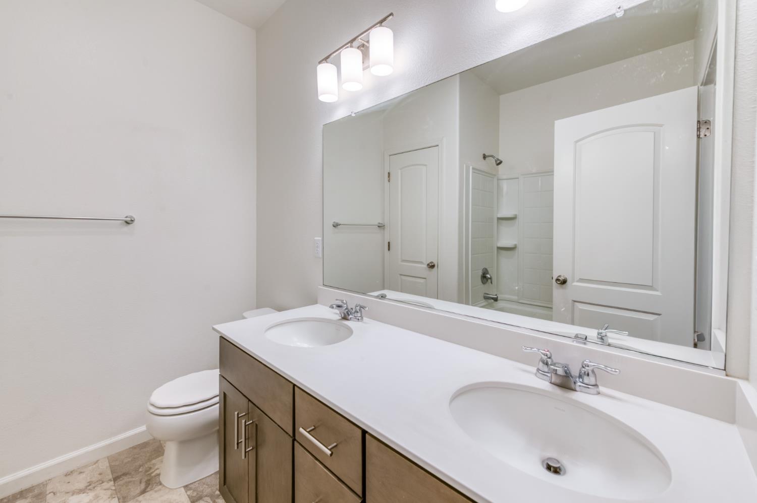 1469 Rinconada Dr, Madera, CA 93637