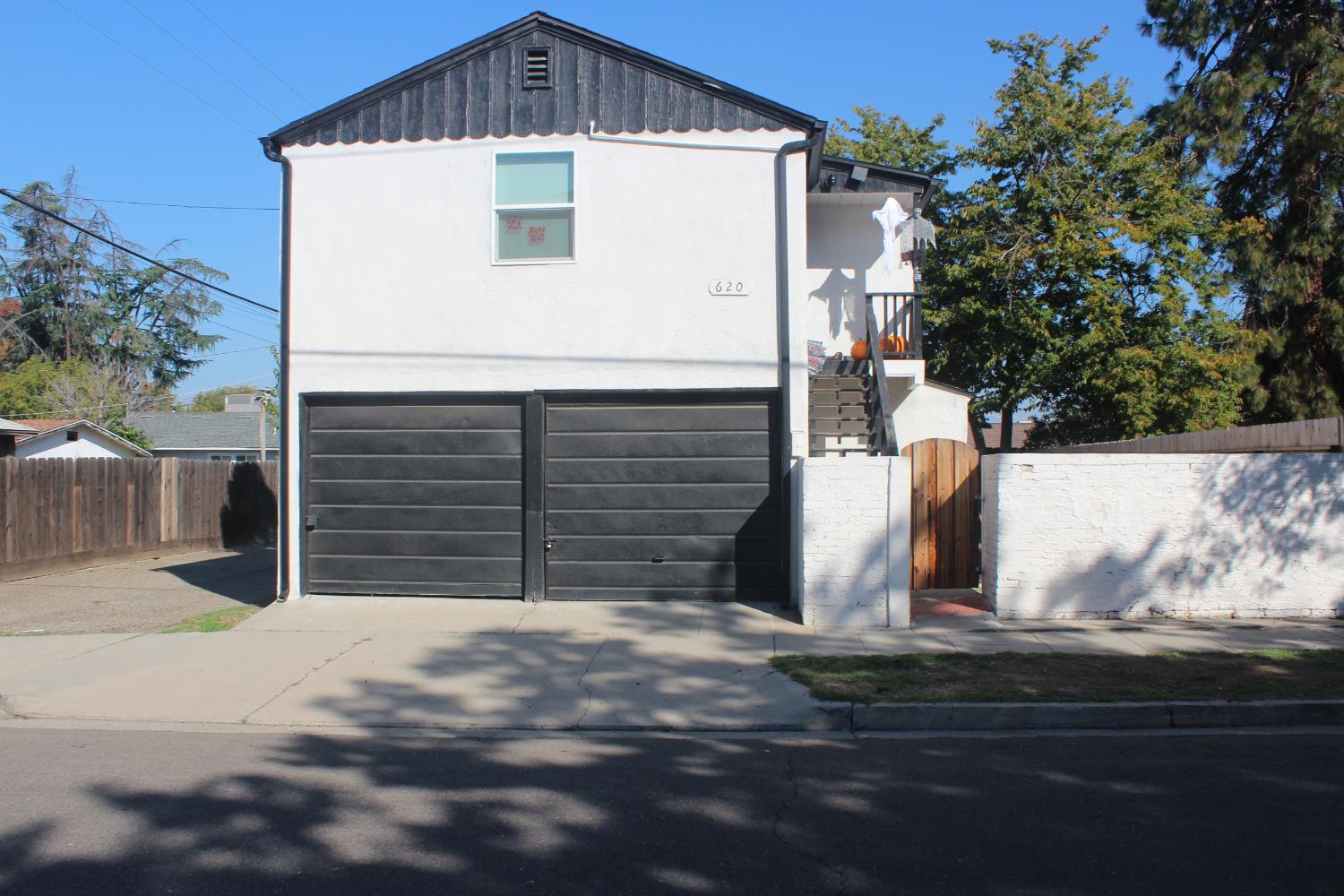 1501 N Carruth Ave, Fresno, CA 93728