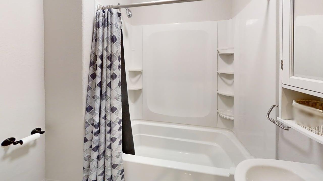 1501 N Carruth Ave, Fresno, CA 93728