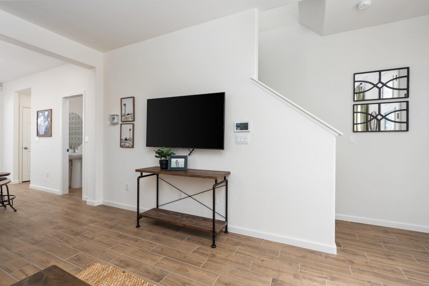 6528 E Blushing Dr, Fresno, CA 93727