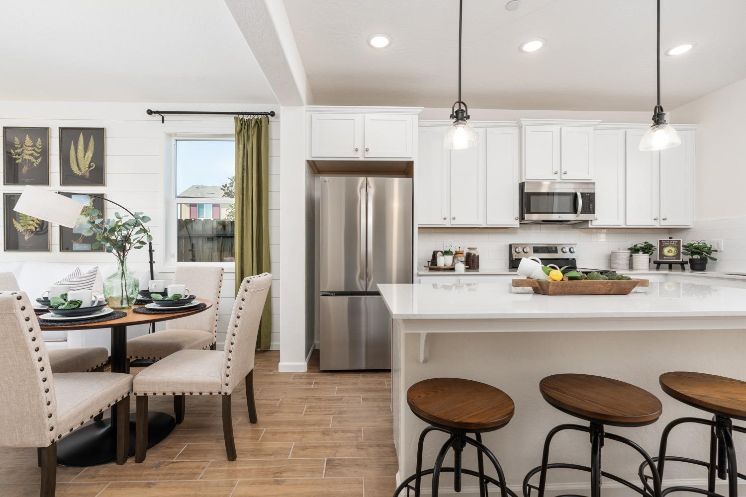 6528 E Blushing Dr, Fresno, CA 93727