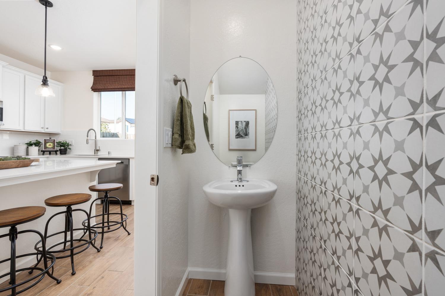 6528 E Blushing Dr, Fresno, CA 93727