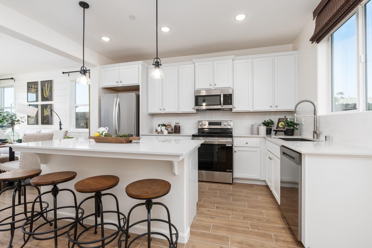 6528 E Blushing Dr, Fresno, CA 93727