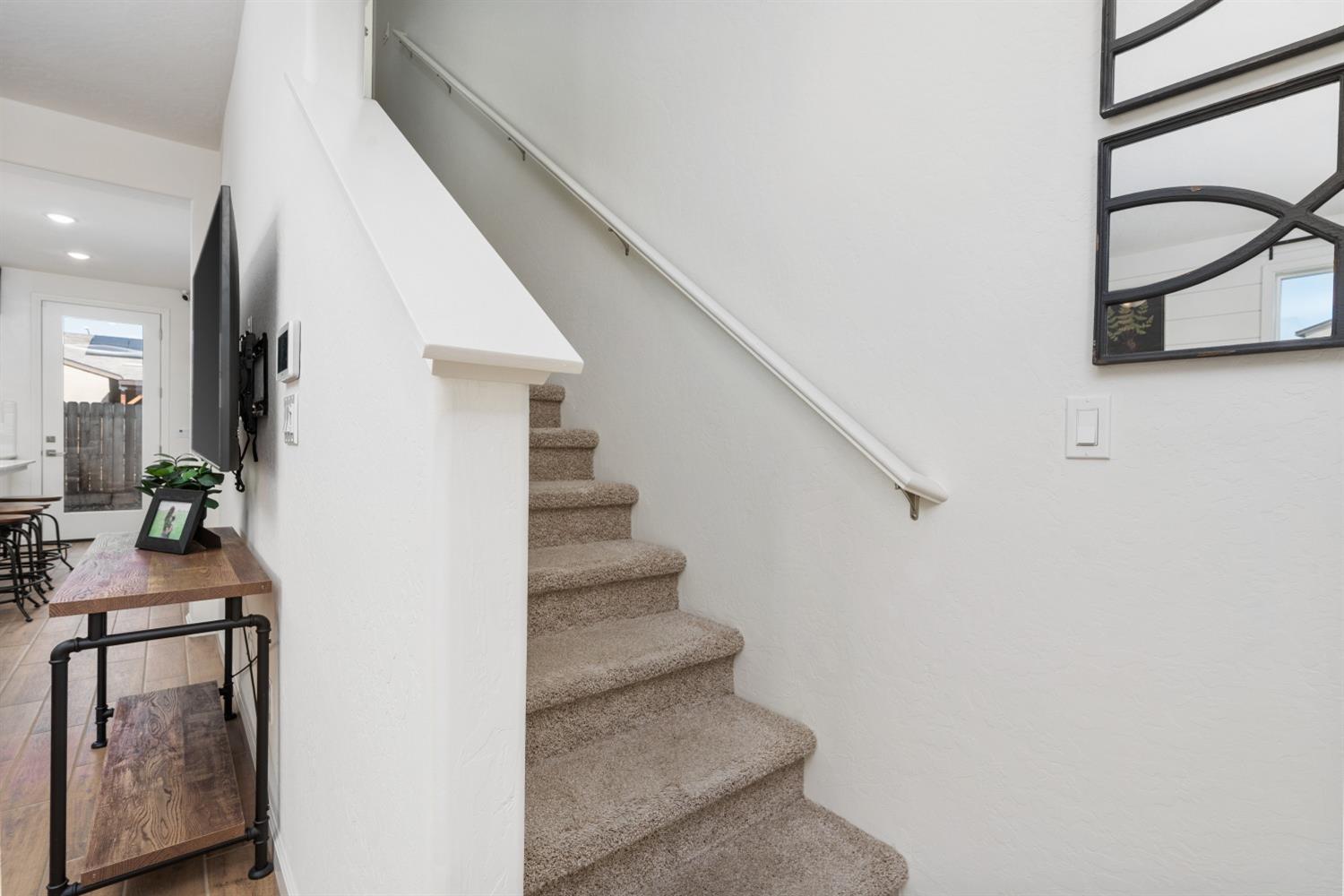 6528 E Blushing Dr, Fresno, CA 93727