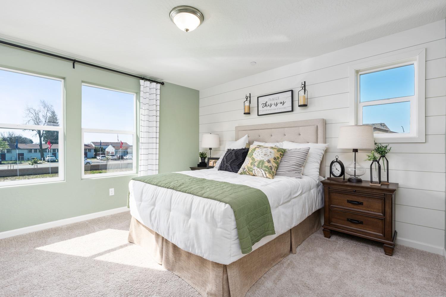 6528 E Blushing Dr, Fresno, CA 93727