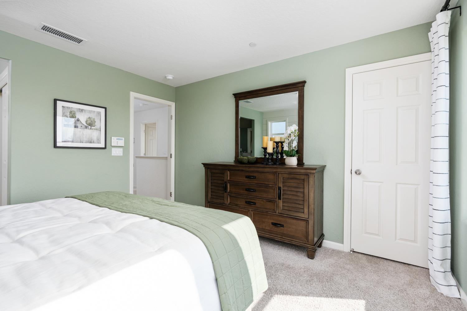 6528 E Blushing Dr, Fresno, CA 93727