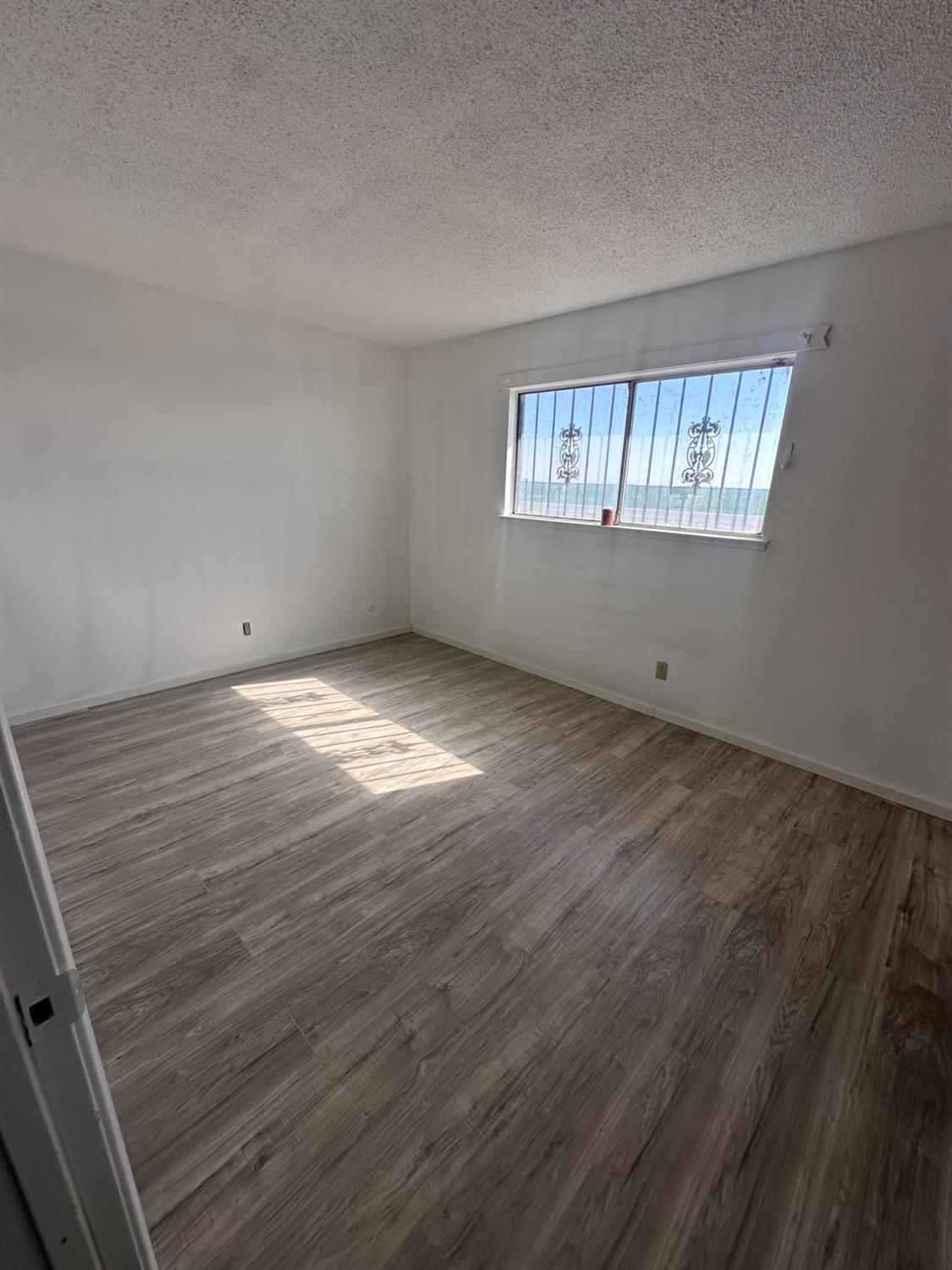 9244 W Lincoln Ave, Fresno, CA 93706