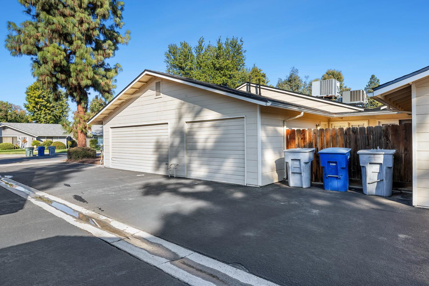 570 W Escalon Ave, Clovis, CA 93612