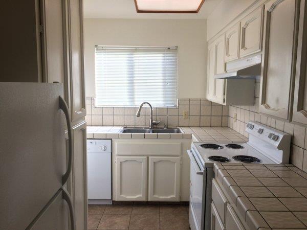 570 W Escalon Ave, Clovis, CA 93612