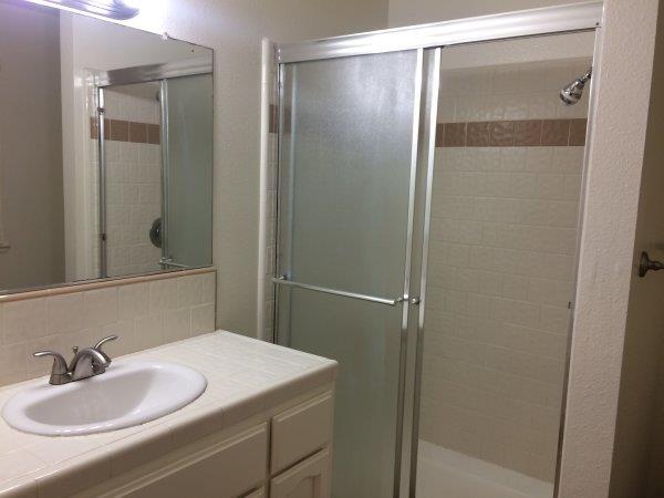 570 W Escalon Ave, Clovis, CA 93612