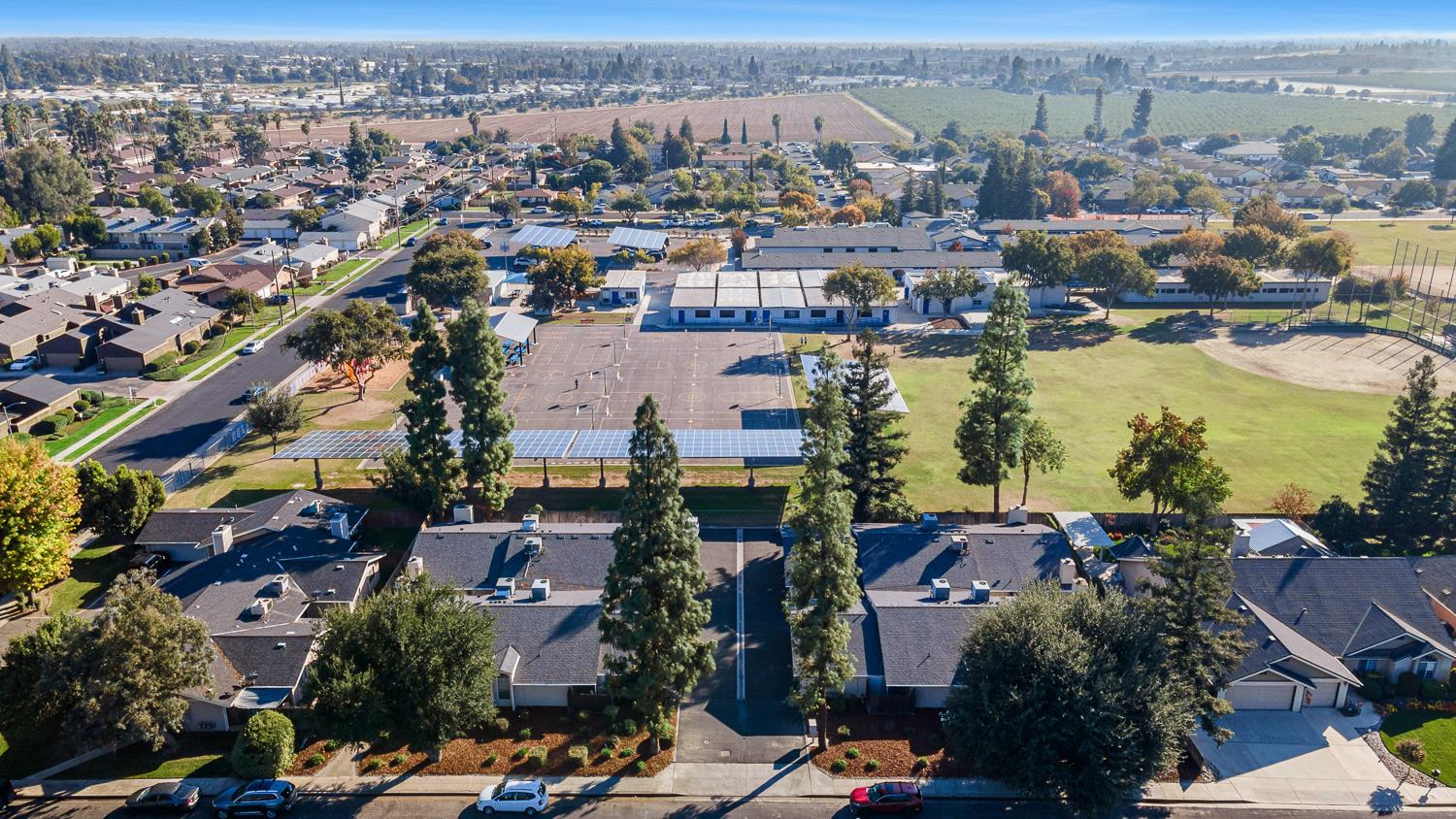 570 W Escalon Ave, Clovis, CA 93612